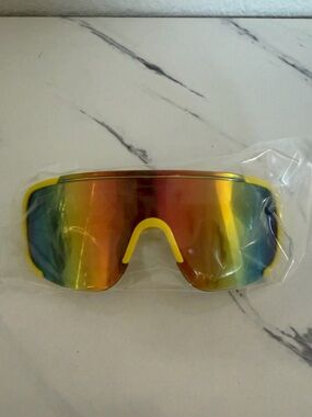 Twisted Tea Shield Sunglasses Yellow Mirrored Multicolor Lightweight Men's New